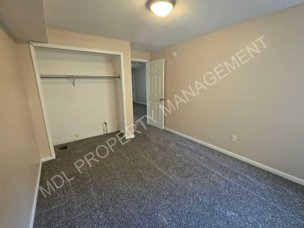 704 E Union St - Photo 4 of 14