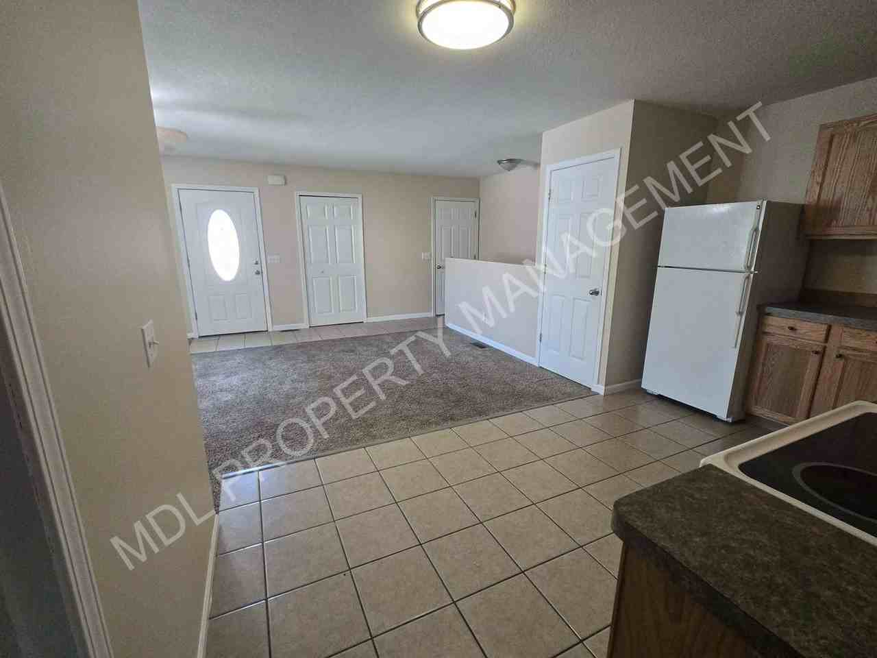704 E Union St - Photo 5 of 14