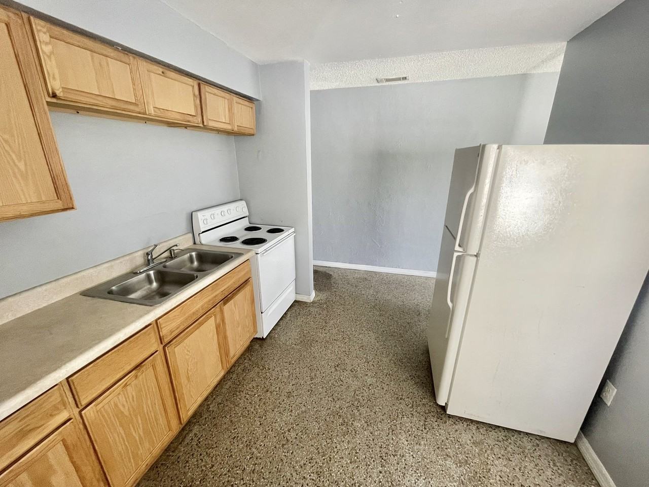 4615 Edgewater Dr #1 - Photo 3 of 11