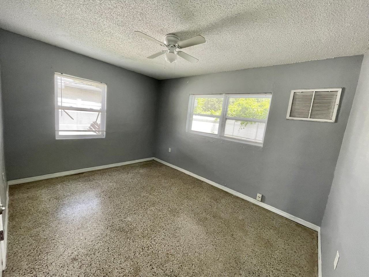 4615 Edgewater Dr #1 - Photo 7 of 11