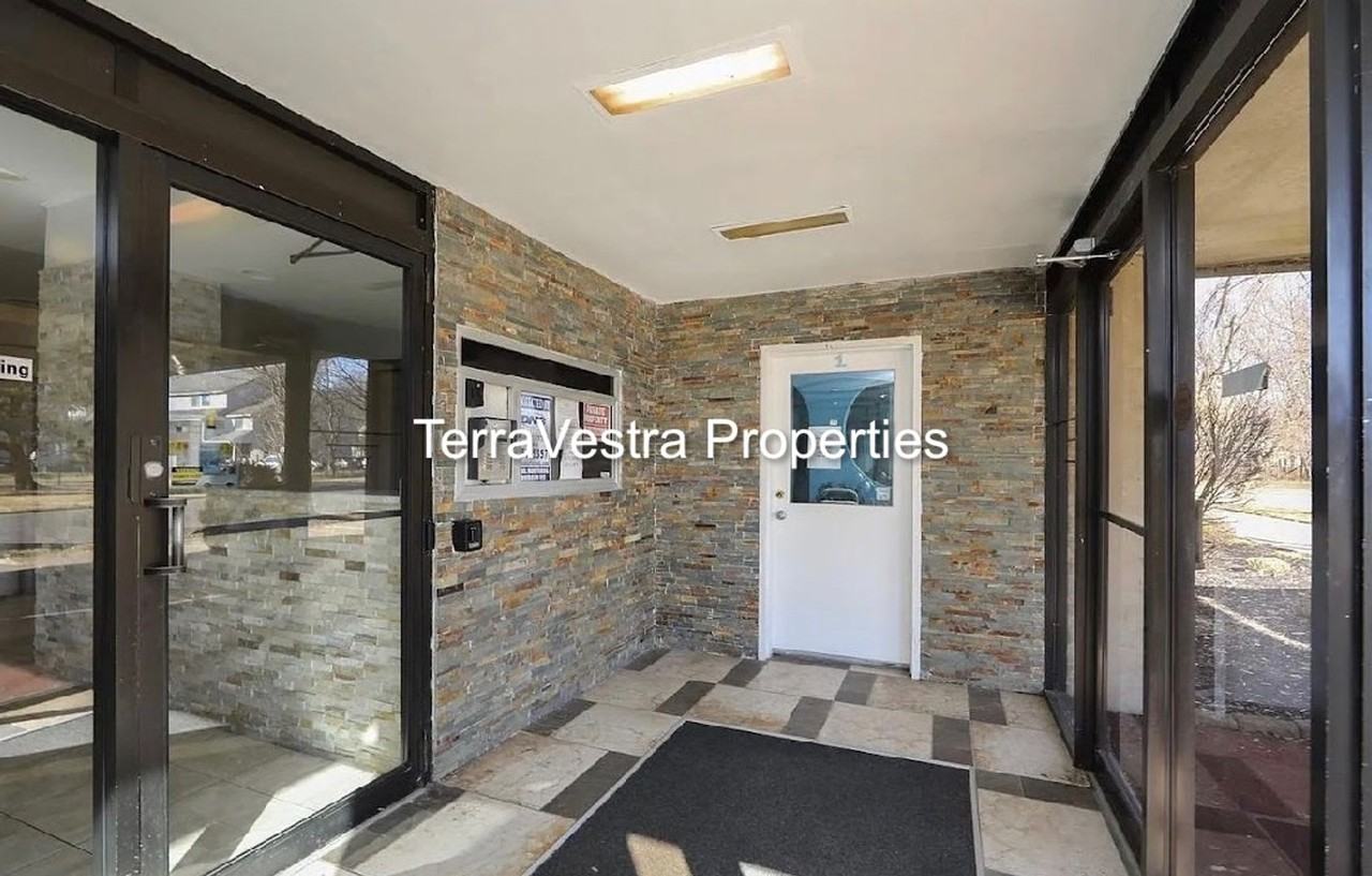 1003 Barclay Towers - Photo 2 of 23