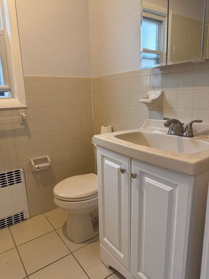 756 Irving Pl - Photo 3 of 8