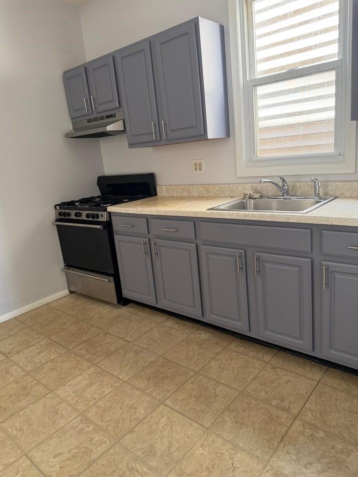 756 Irving Pl - Photo 7 of 8
