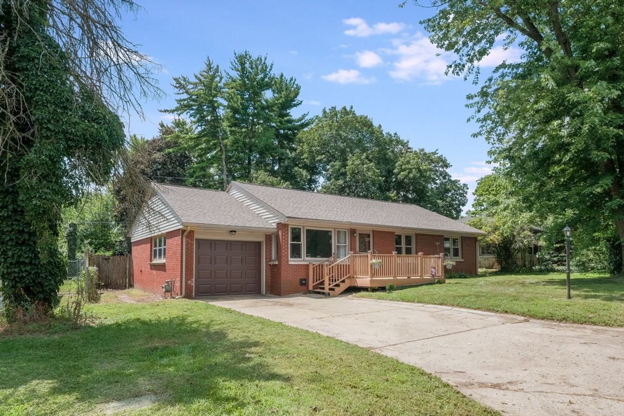 615 Breen Dr - Photo 2 of 26