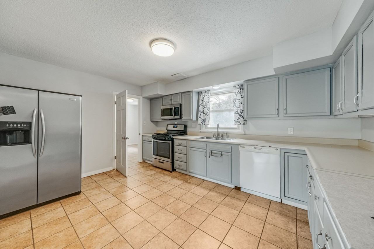 615 Breen Dr - Photo 6 of 26