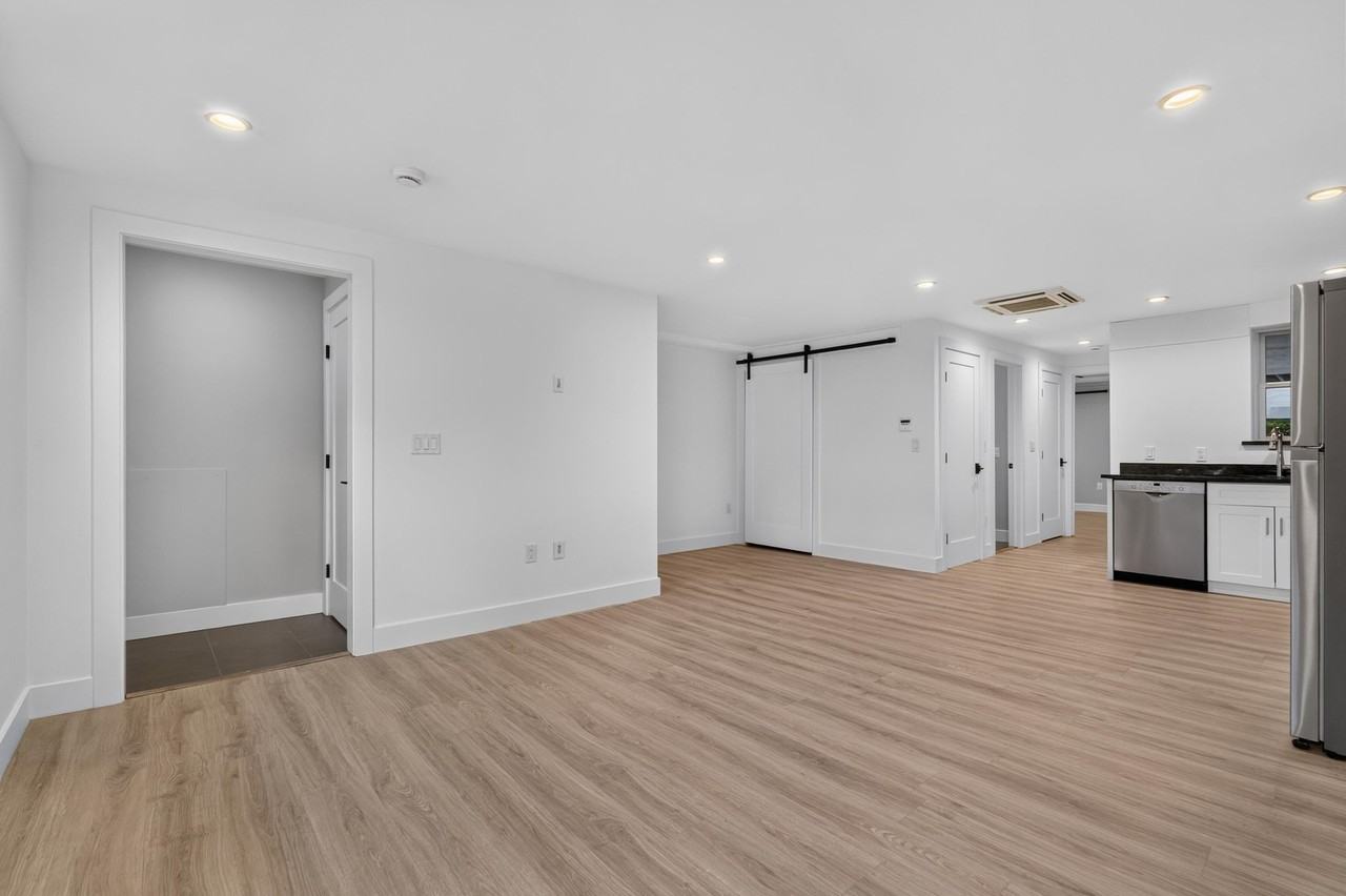 303 4th St #1 - Photo 3 of 16