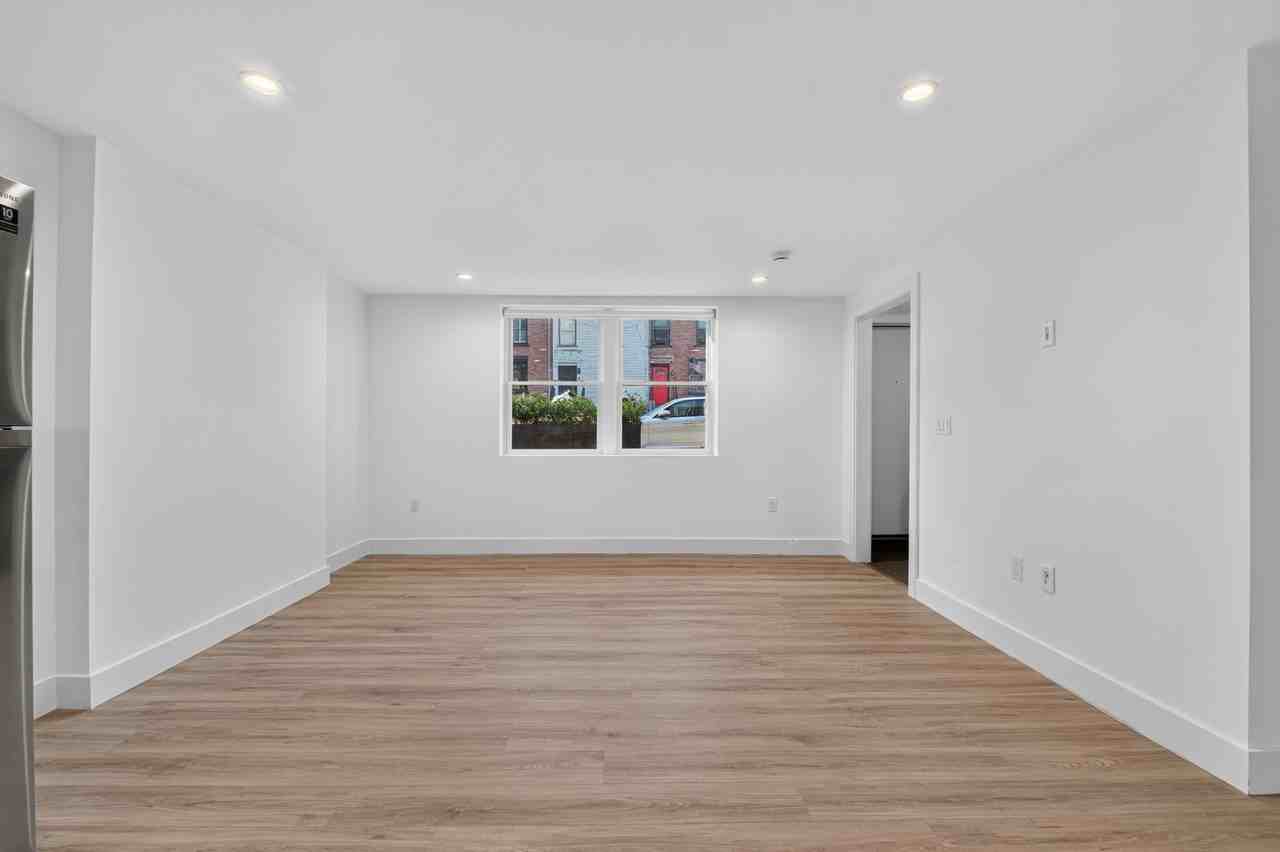 303 4th St #1 - Photo 4 of 16