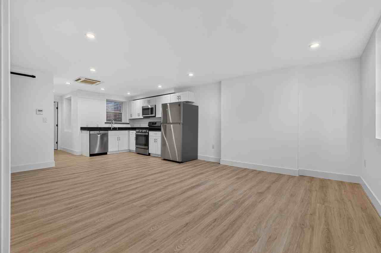 303 4th St #1 - Photo 5 of 16