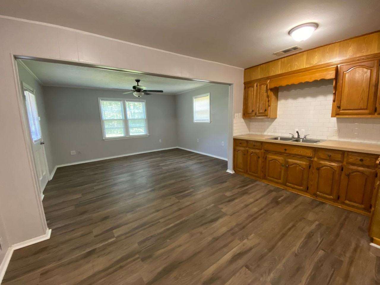 3824 James Ave - Photo 2 of 9