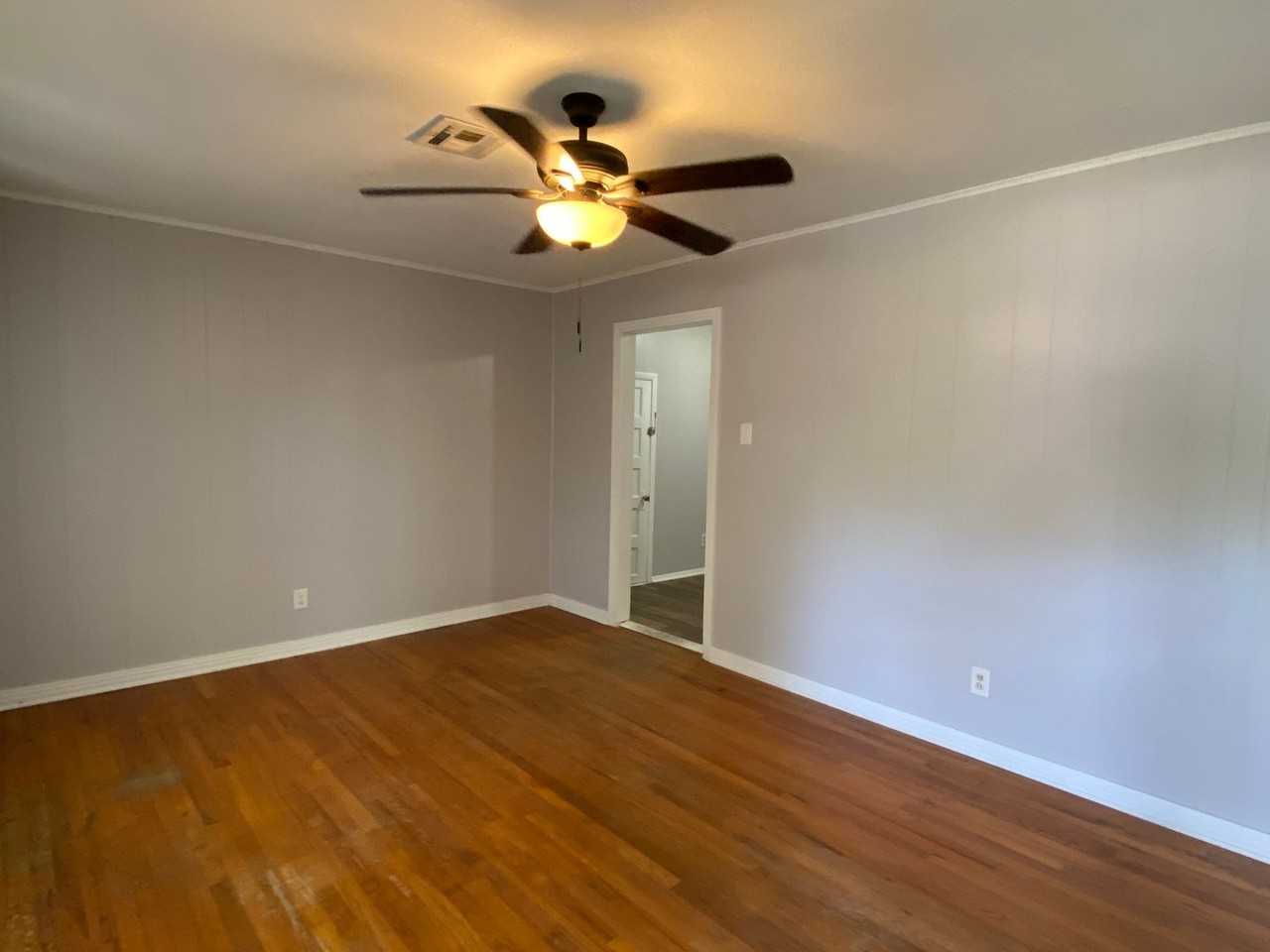 3824 James Ave - Photo 4 of 9