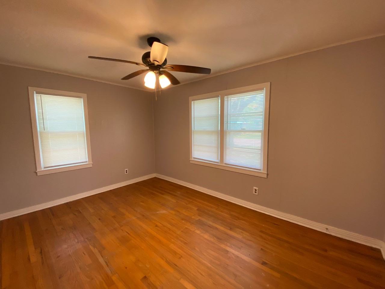 3824 James Ave - Photo 5 of 9