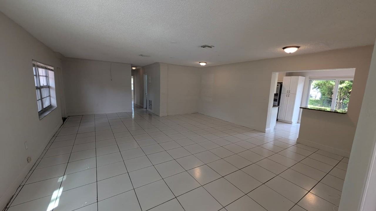 801 Nw 33rd Ter - Photo 2 of 19
