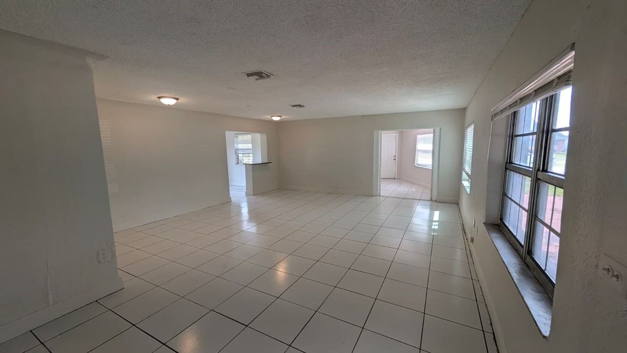801 Nw 33rd Ter - Photo 3 of 19