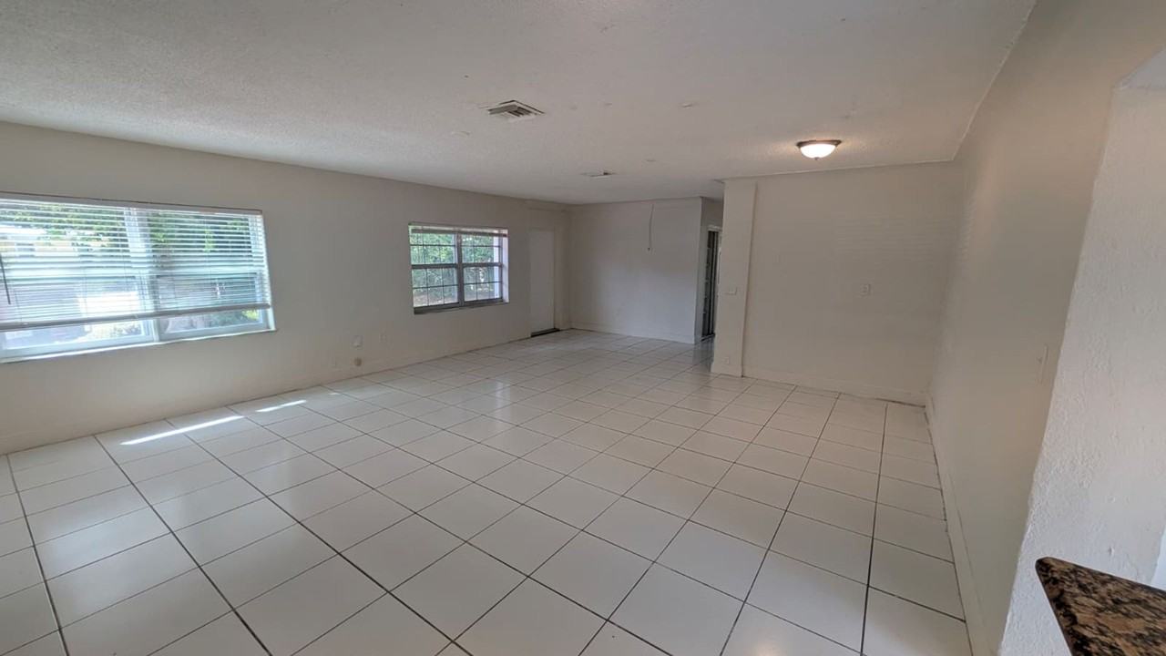801 Nw 33rd Ter - Photo 4 of 19