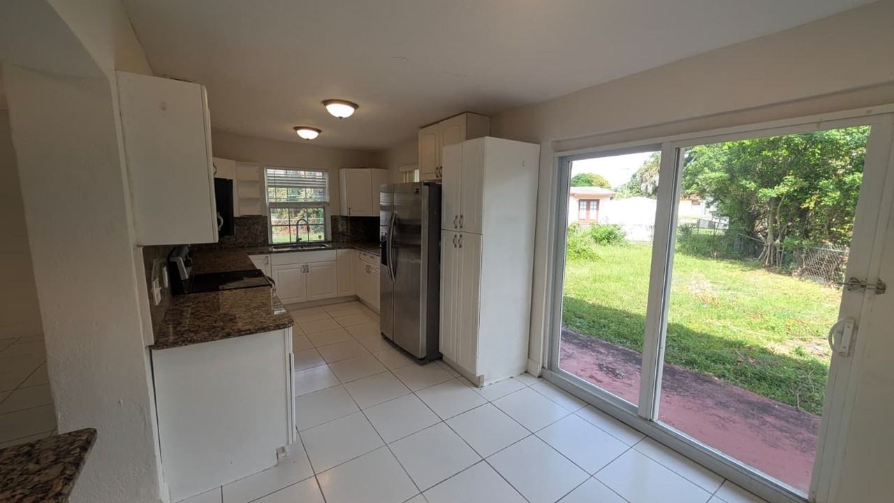 801 Nw 33rd Ter - Photo 5 of 19