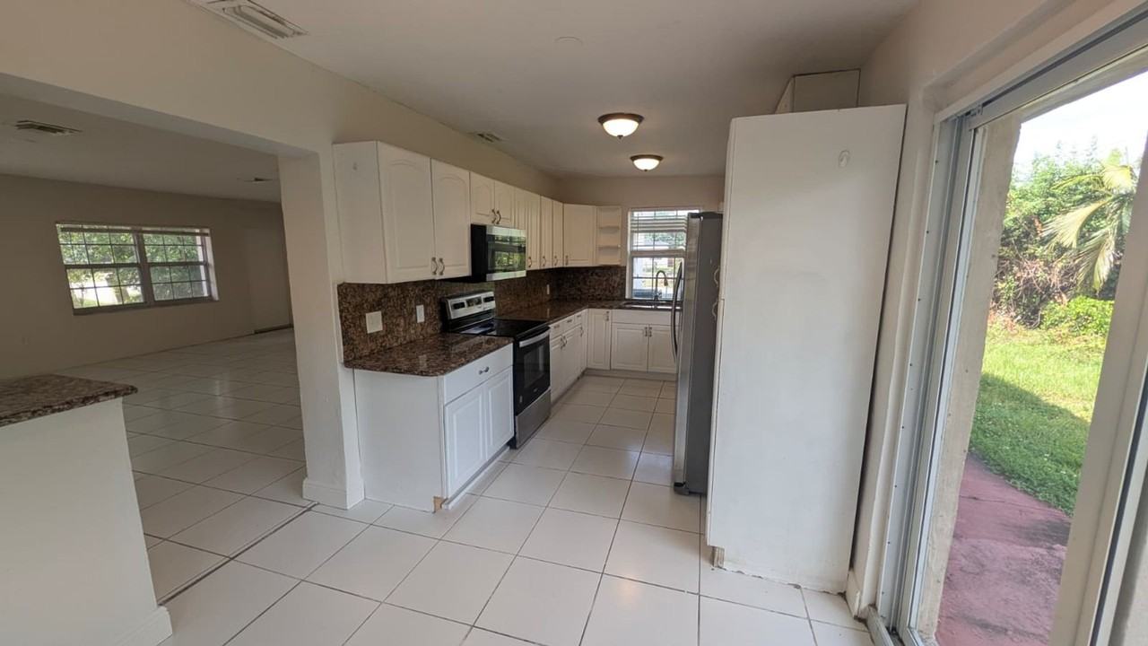 801 Nw 33rd Ter - Photo 7 of 19