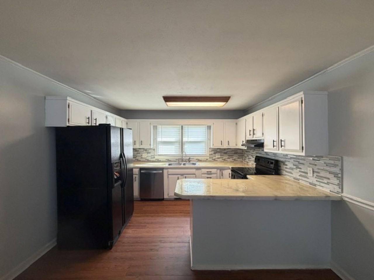 434 Crystal Dr - Photo 2 of 15