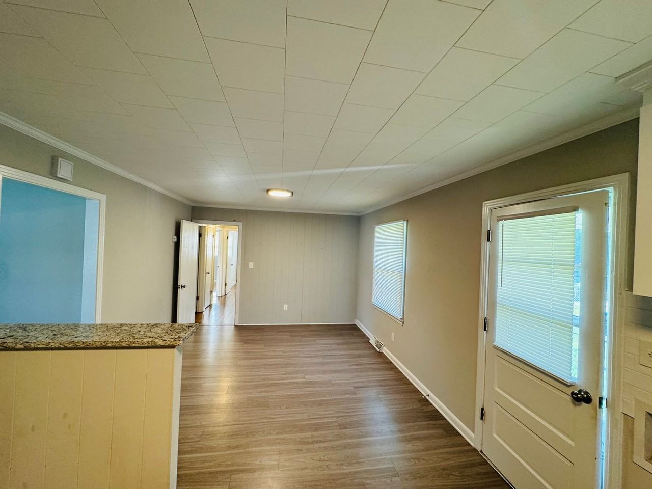 799 Sunderland Rd - Photo 4 of 9