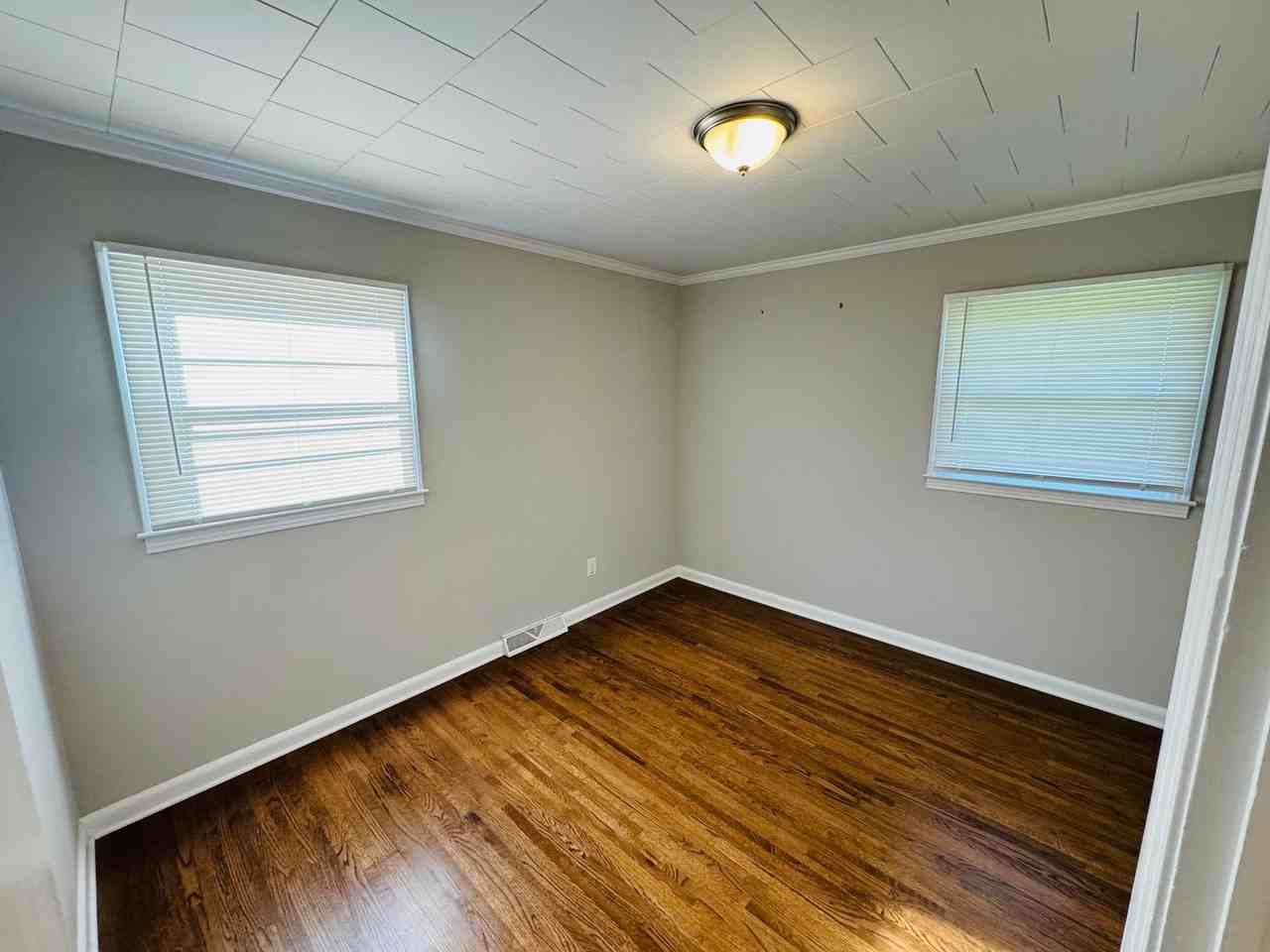 799 Sunderland Rd - Photo 7 of 9