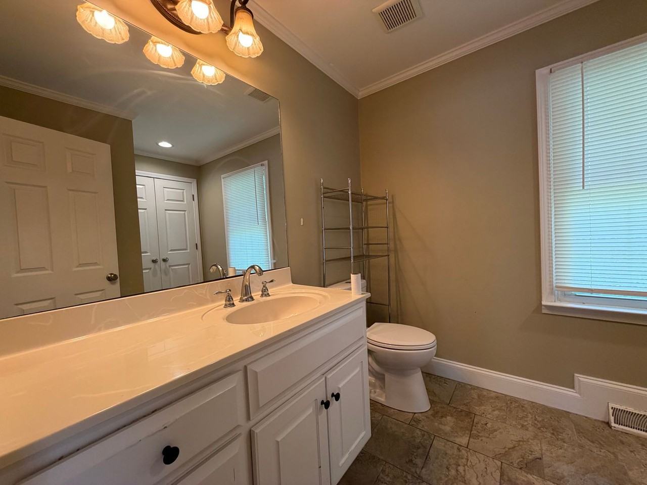 113 Hawthorne St Se - Photo 3 of 20