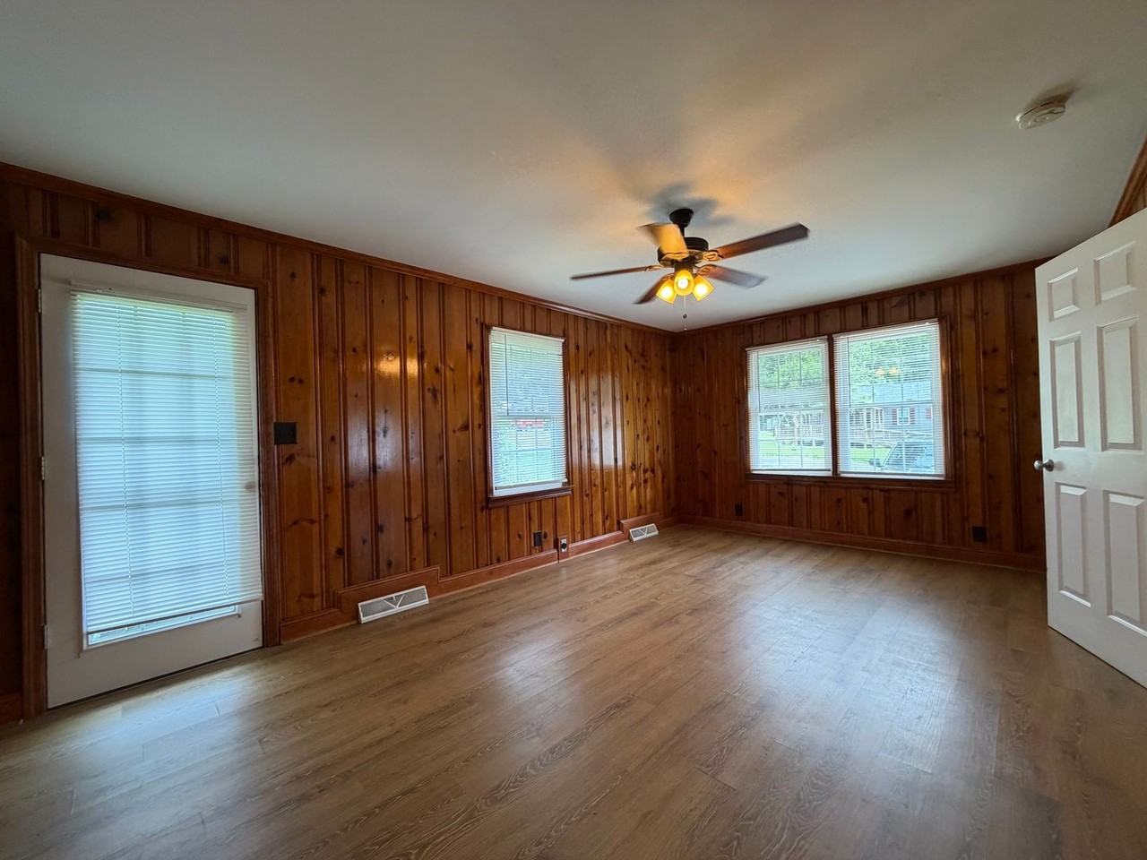 113 Hawthorne St Se - Photo 4 of 20