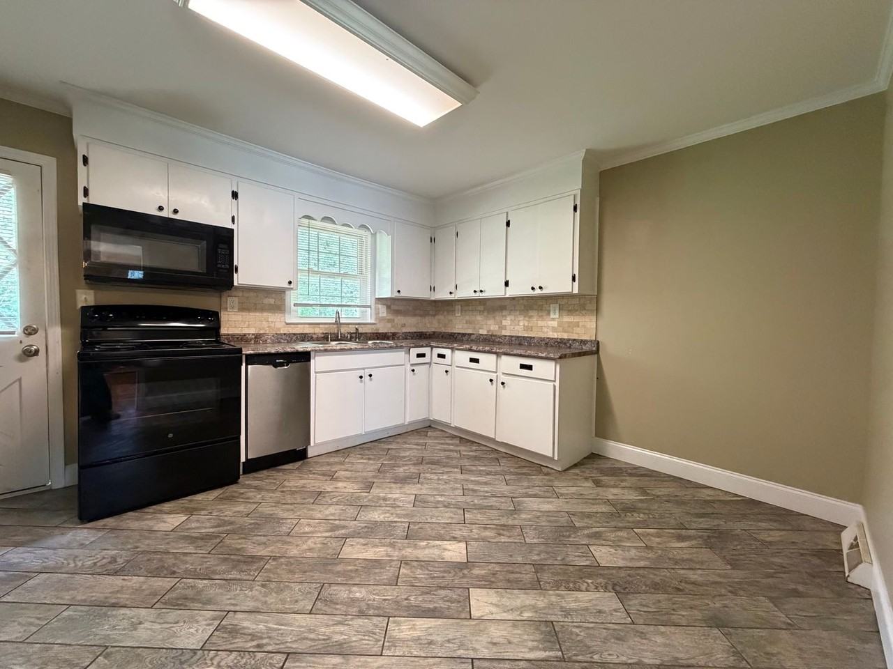 113 Hawthorne St Se - Photo 7 of 20