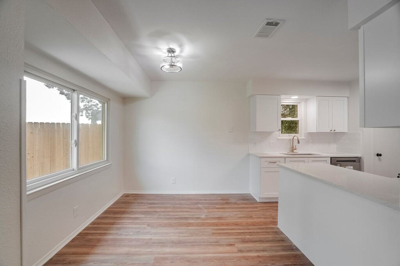 606 Splitrock - Photo 6 of 19