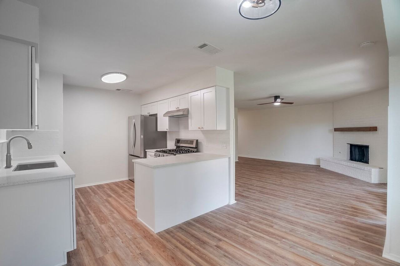 606 Splitrock - Photo 7 of 19