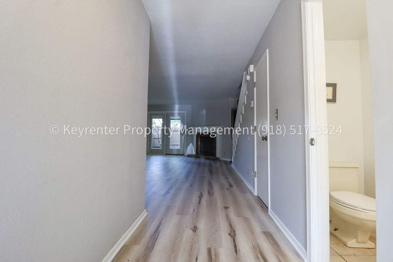 6246 S Yorktown Pl - Photo 3 of 30