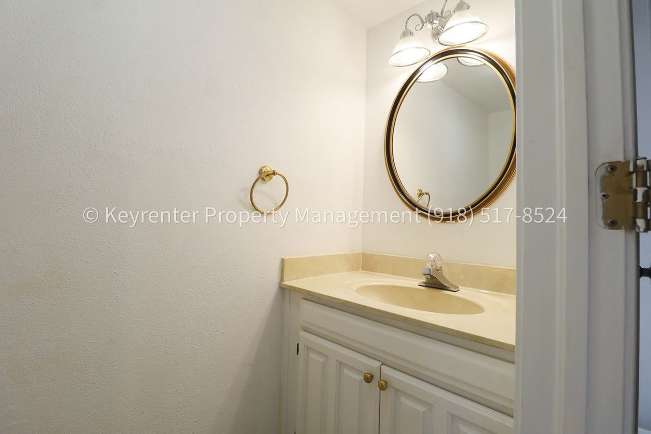 6246 S Yorktown Pl - Photo 4 of 30