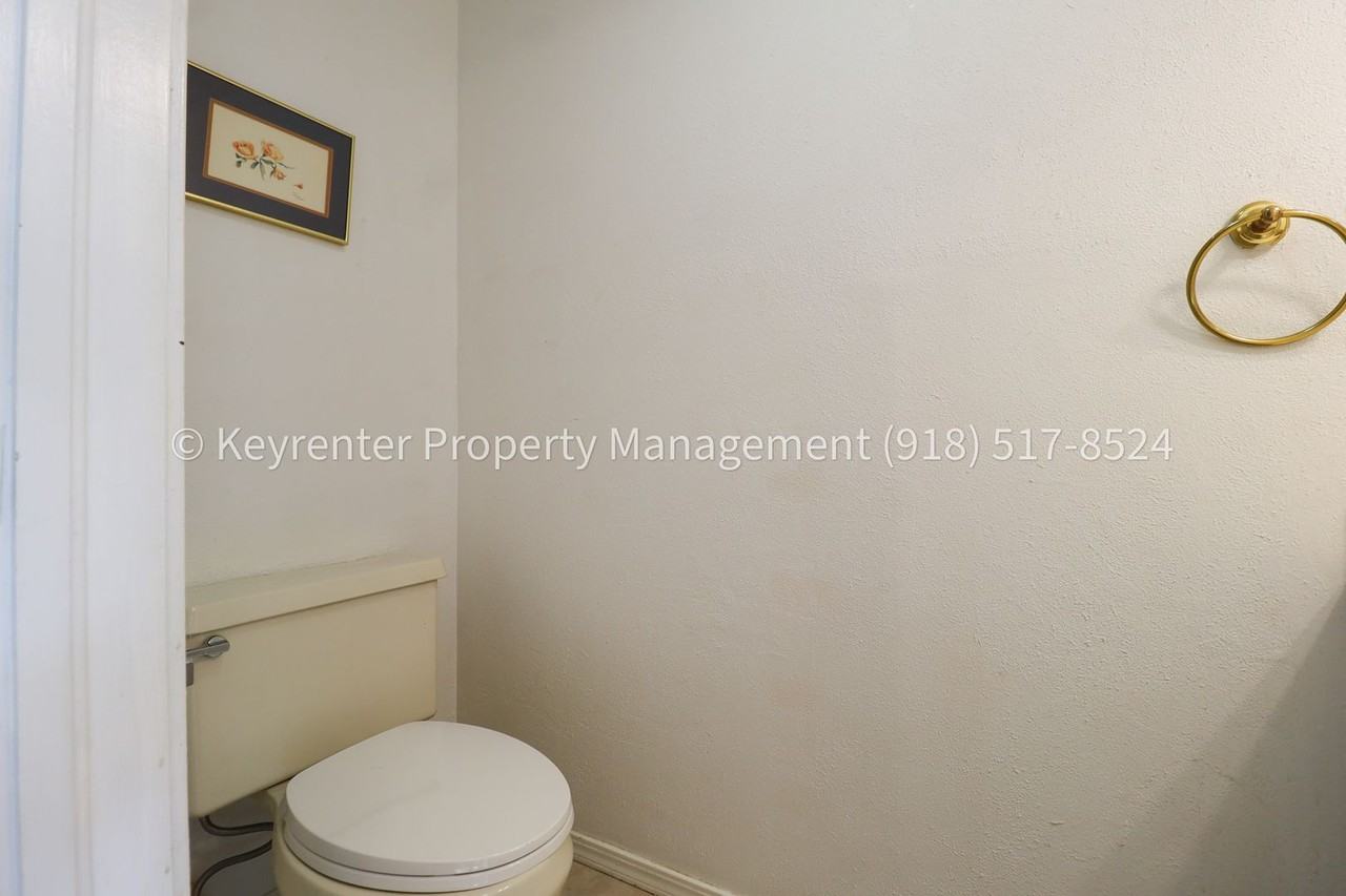 6246 S Yorktown Pl - Photo 5 of 30