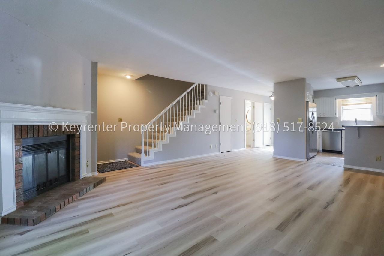 6246 S Yorktown Pl