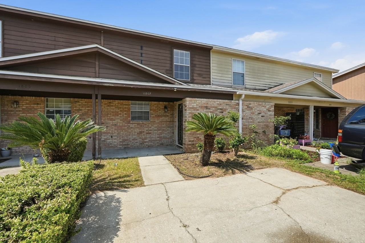 1807 Whispering Oaks Ln - Photo 2 of 32