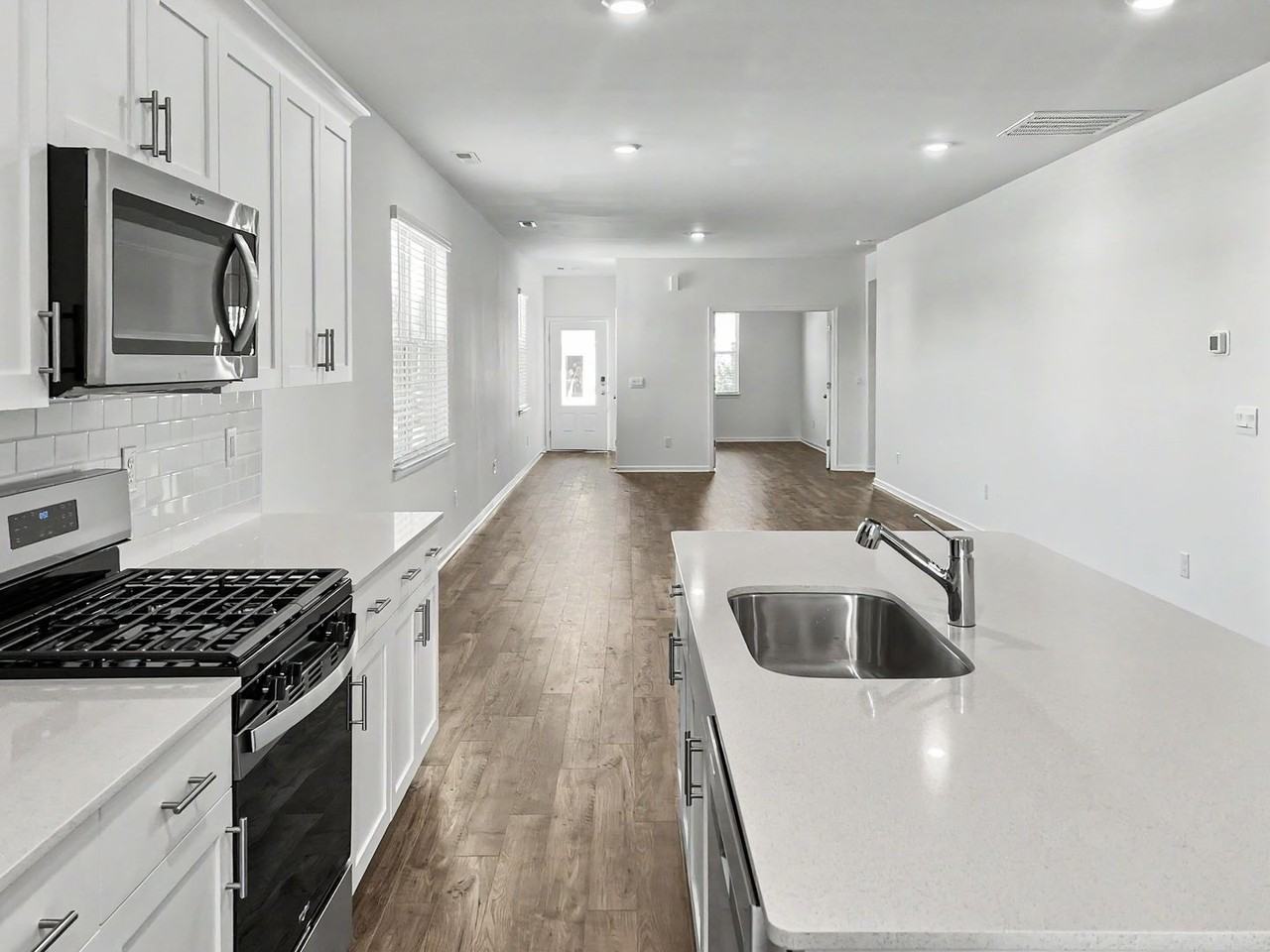 1404 Jasmine View Way - Photo 4 of 20