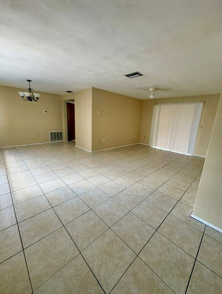 7124 Isle Dr - Photo 2 of 11