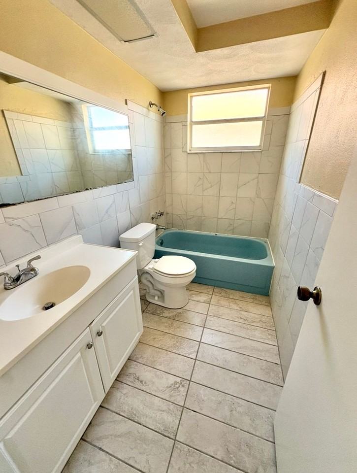 7124 Isle Dr - Photo 6 of 11
