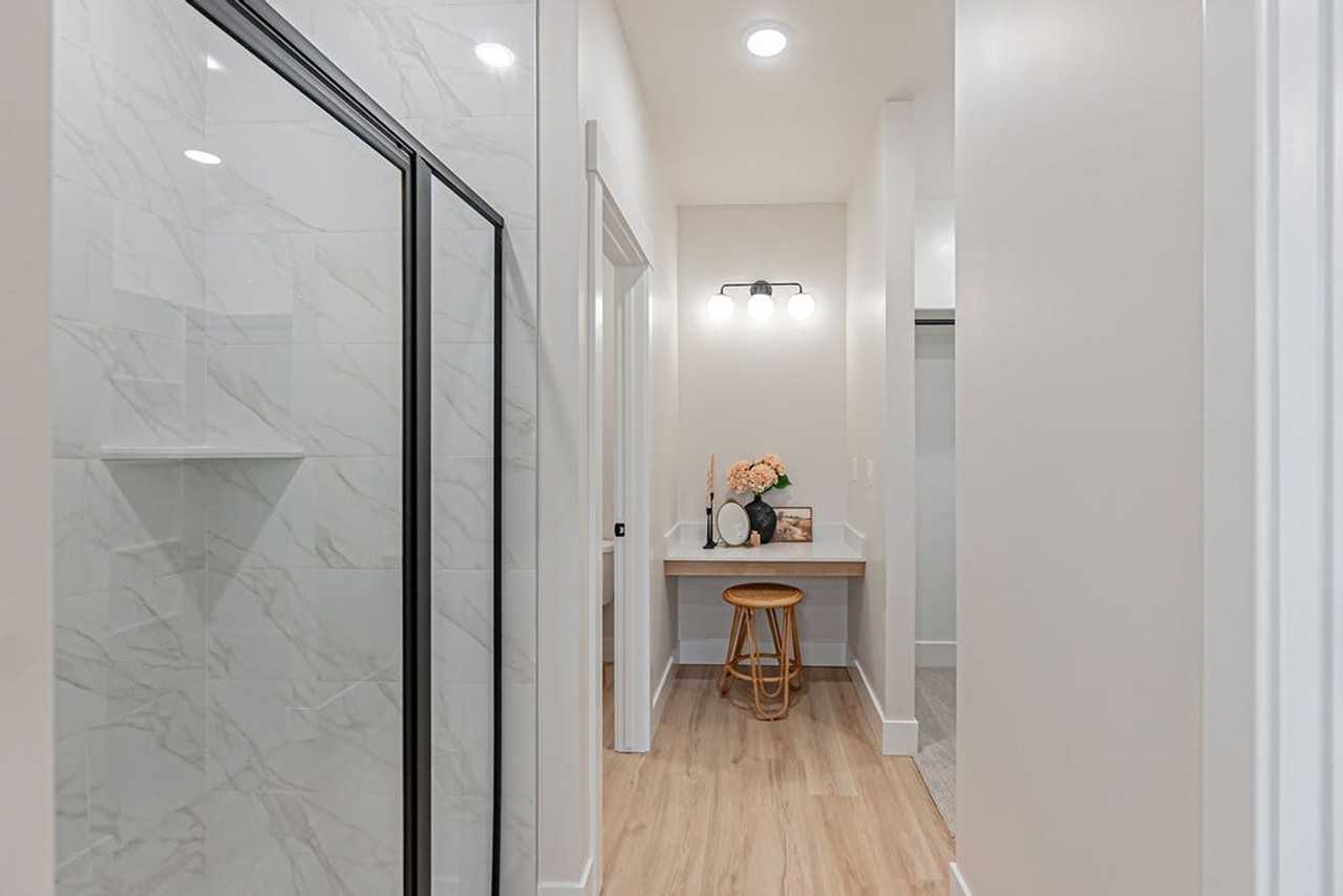 455 S Blue Spruce Ave - Photo 6 of 50