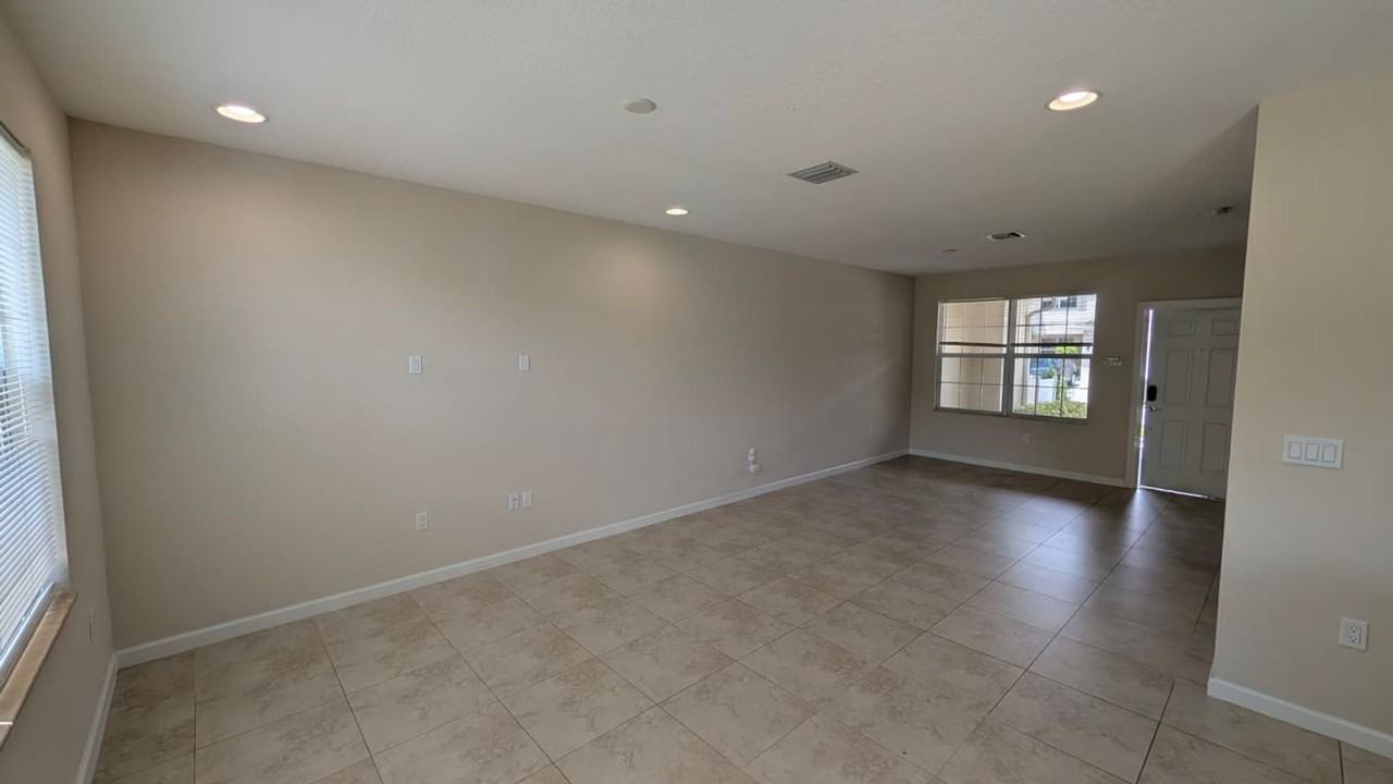 2900 Nw Treviso Cir - Photo 3 of 32