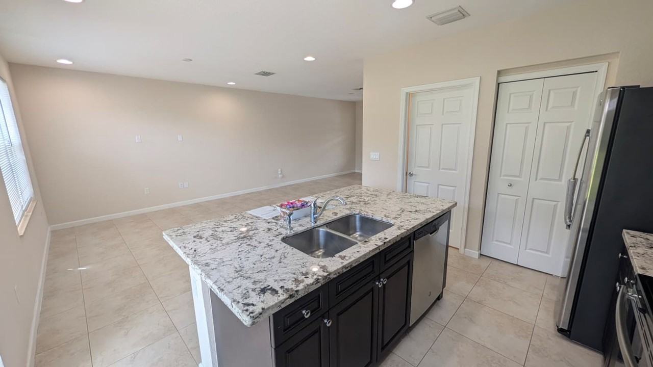 2900 Nw Treviso Cir - Photo 7 of 32