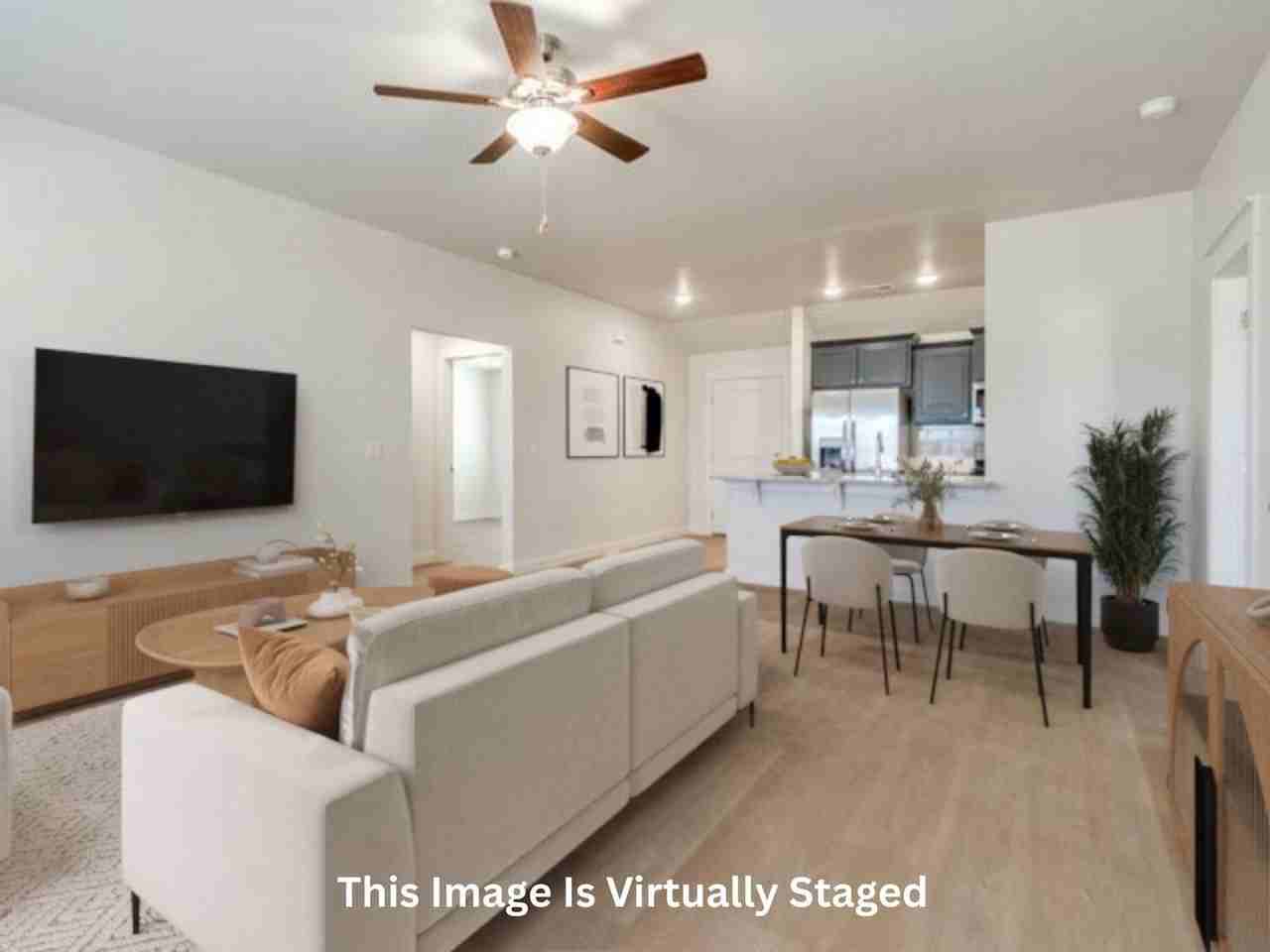 1618 1618 Highland Loop - Photo 2 of 22