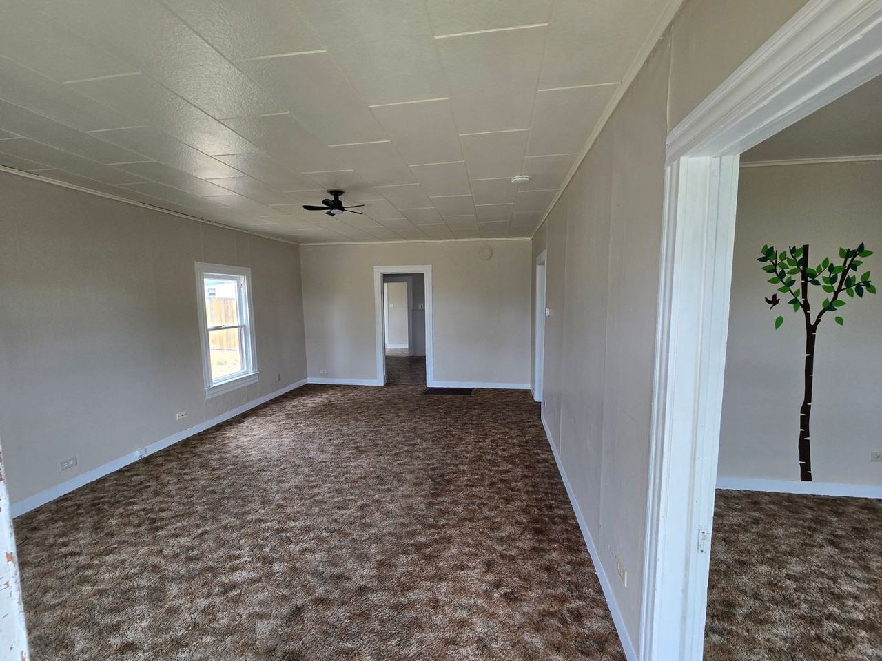 2735 12th St - Photo 2 of 12