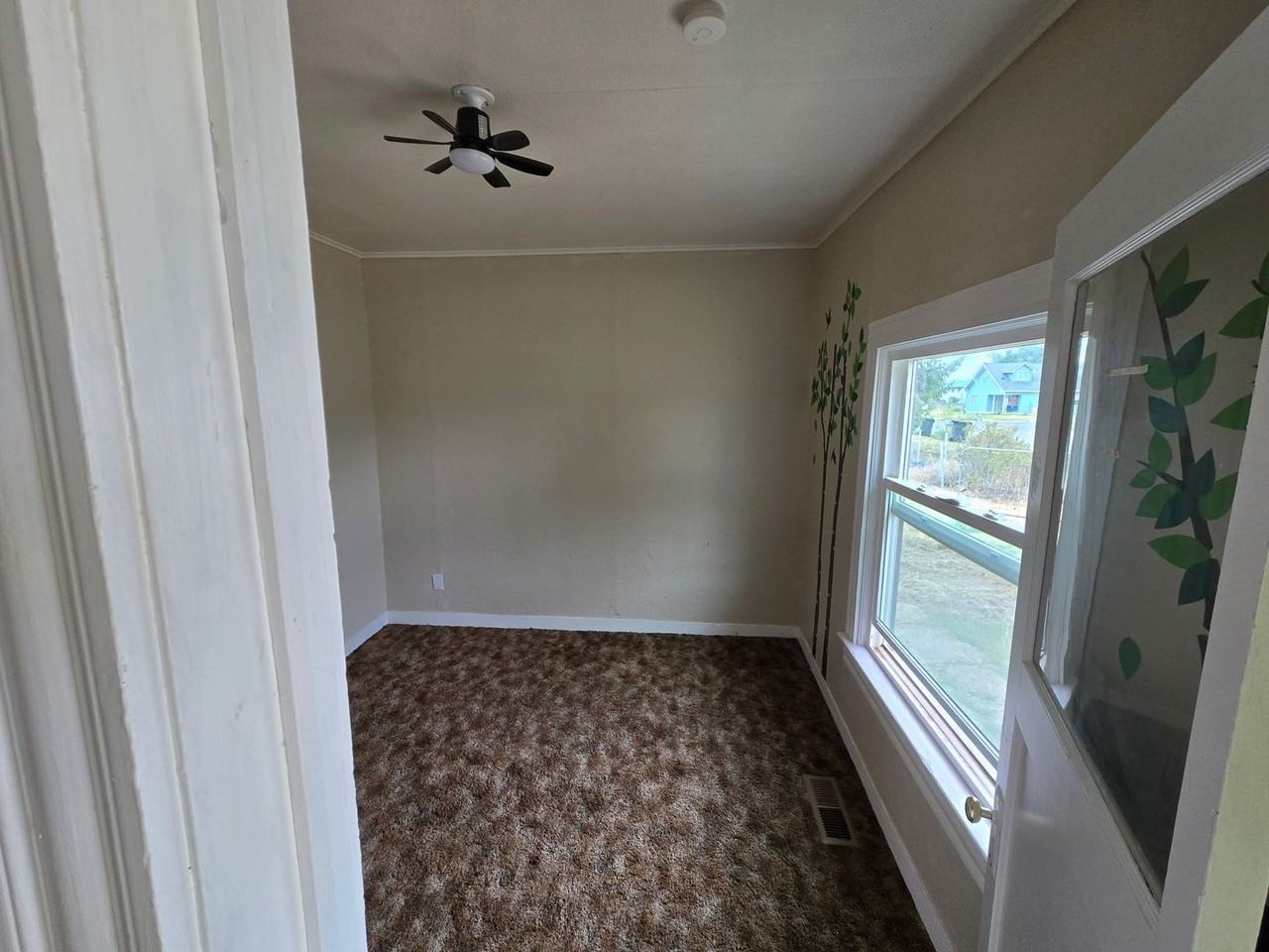 2735 12th St - Photo 3 of 12