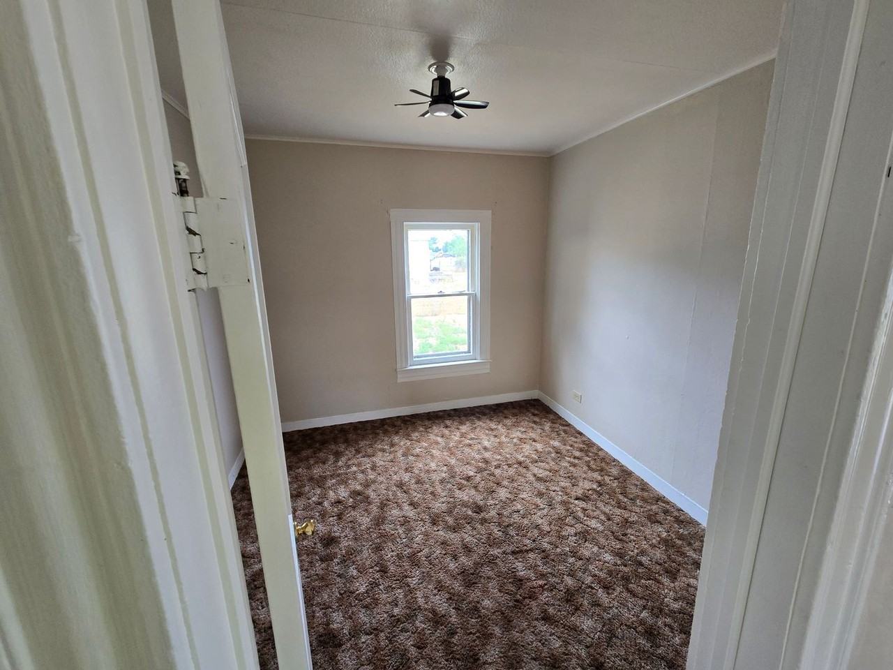 2735 12th St - Photo 4 of 12
