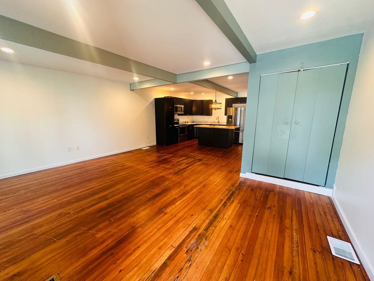 506 E Ormsby Ave - Photo 2 of 35