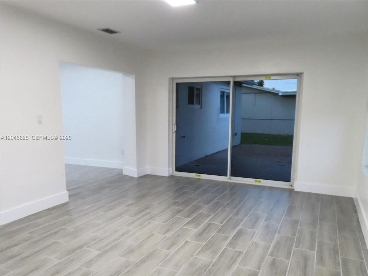 1030 Sw 96th Ave - Photo 4 of 12