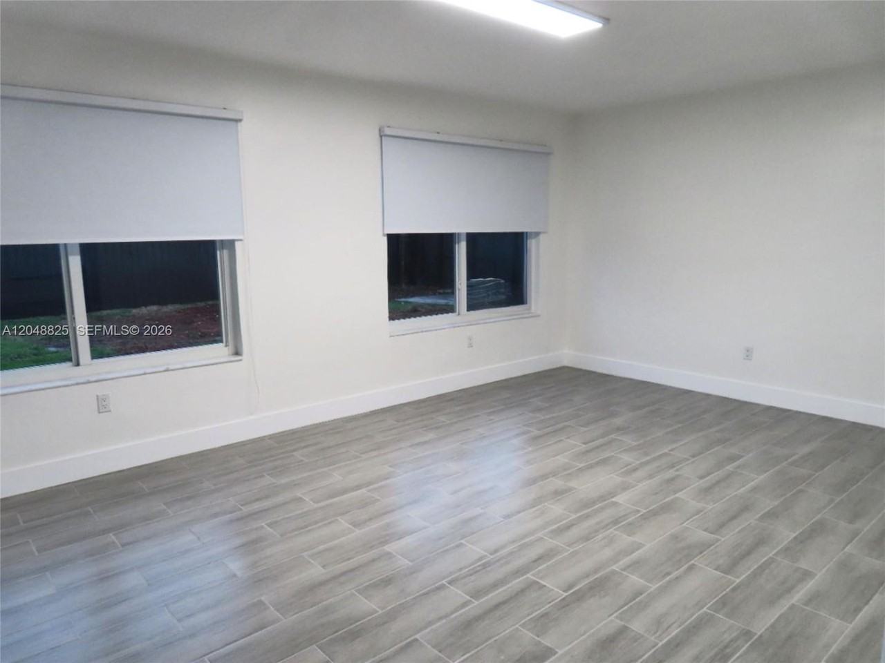 1030 Sw 96th Ave - Photo 6 of 12