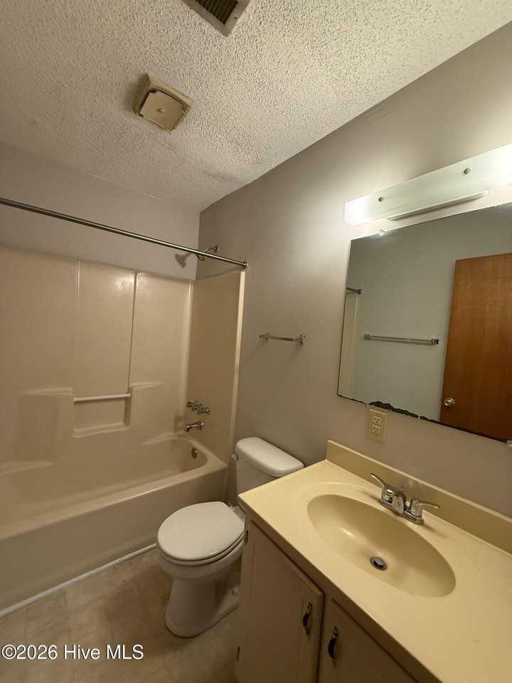 2310 Indian Dr #15 - Photo 5 of 6