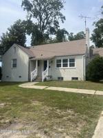 featured image of 609 E 11th St
