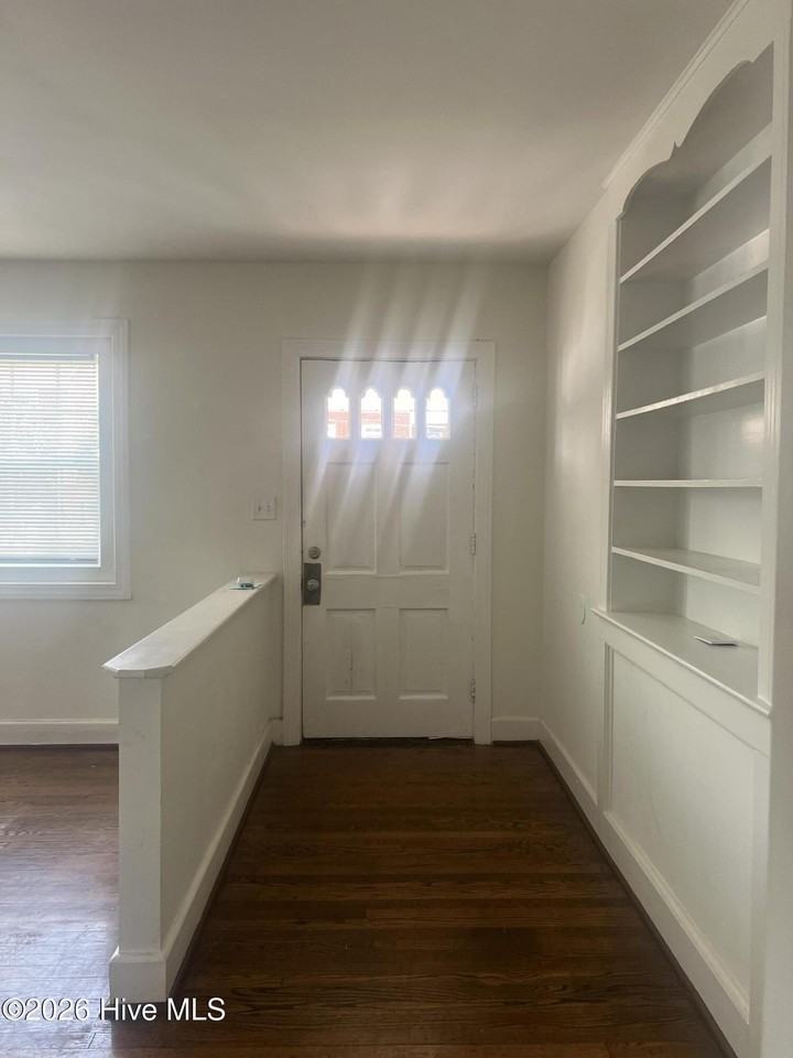 609 E 11th St - Photo 3 of 23