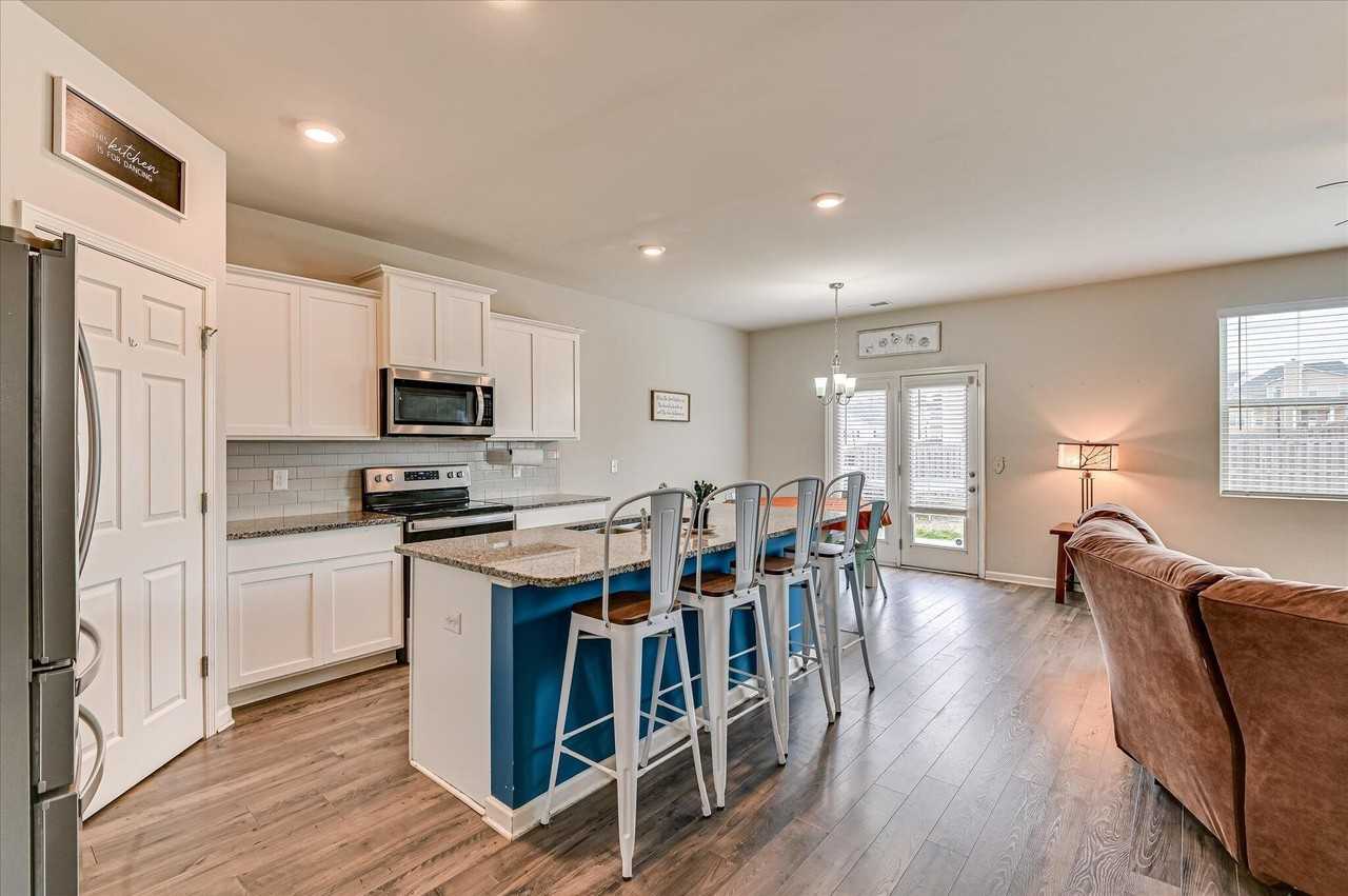 3052 Pepperhill Dr - Photo 6 of 35